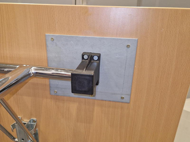 Réparation et montage de mobilier pour bureaux 